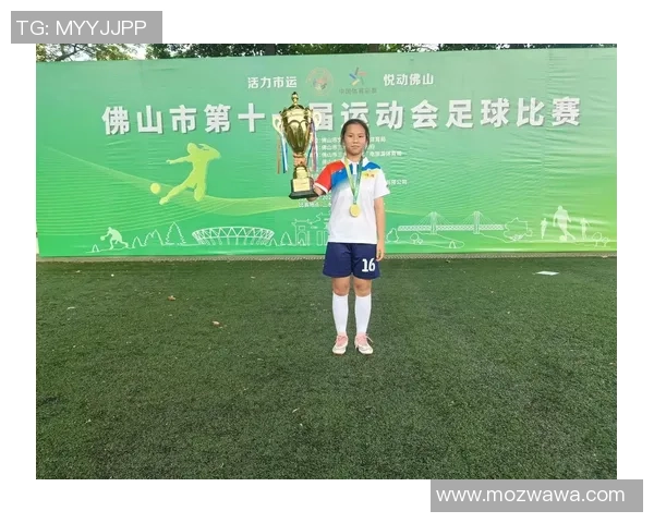 足球球星大白再创辉煌引领绿茵场新传奇热血拼搏点燃青春梦想